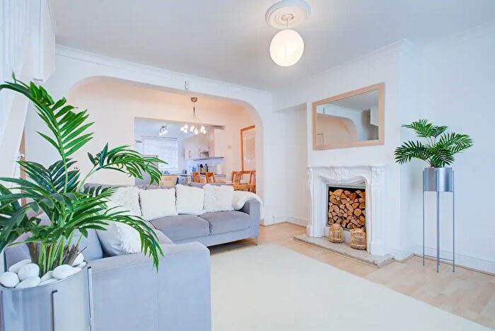 2 Bedroom Terraced House For Sale In Egham Road, London, E13