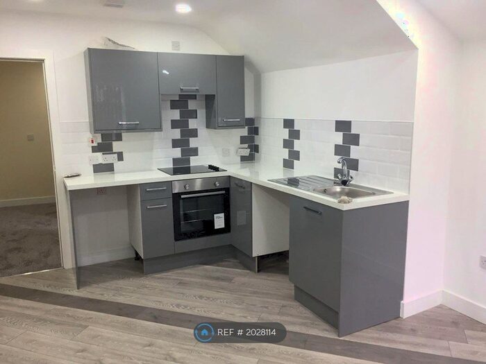 1 Bedroom Flat To Rent In Llantrisant Street, Cardiff, CF24