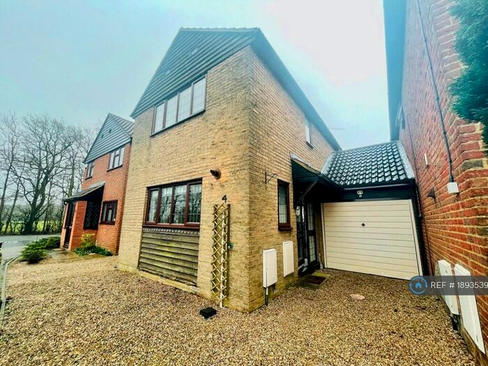 3 Bedroom Detached House To Rent In The Grove, Bicknacre, Chelmsford, CM3