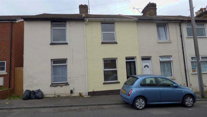 3 Bedroom Terraced House To Rent In Christmas Street, Gillingham ME7