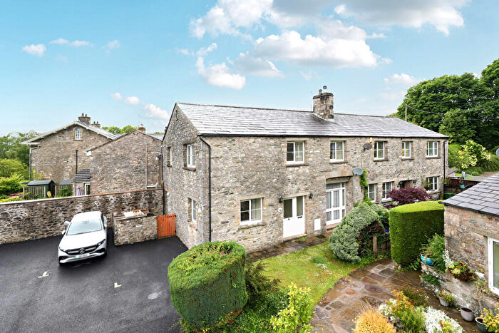 3 Bedroom Barn Conversion For Sale In Norwood Farm Cottages, High Casterton, LA6