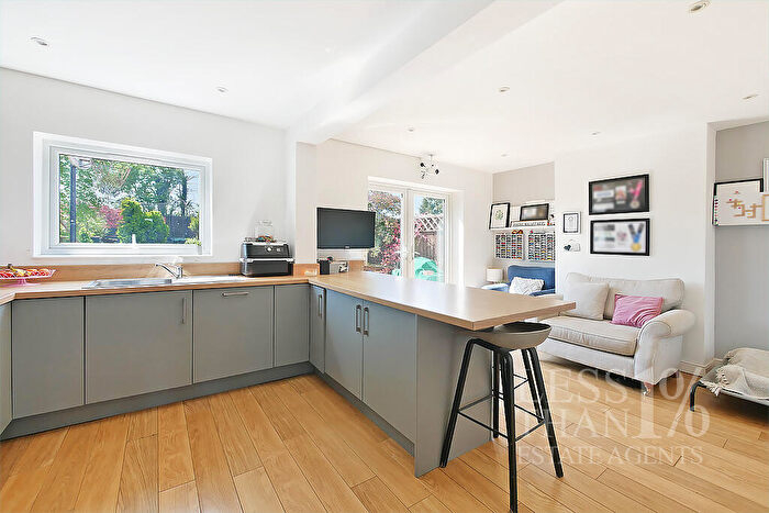 3 Bedroom Semi-Detached House For Sale In Friars Avenue -, NN4