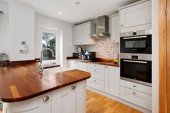 3 Bedroom Semi-Detached House For Sale In Parkers Road, Starcross, EX6