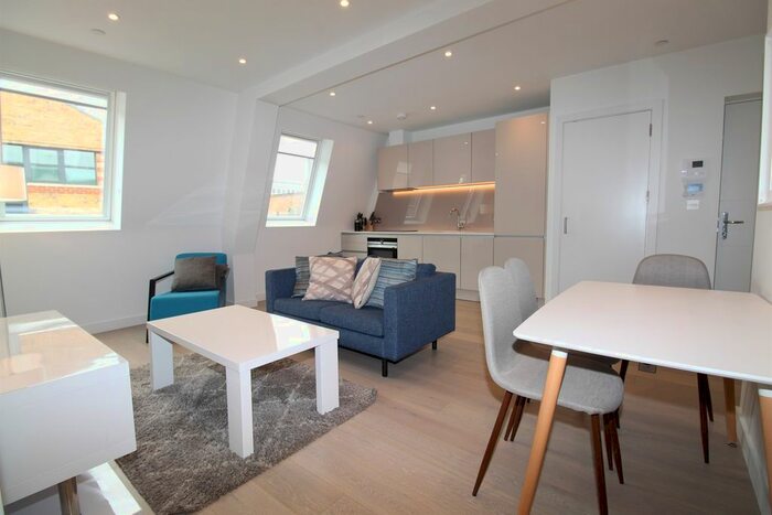 2 Bedroom Flat To Rent In Albion Place, London, W6