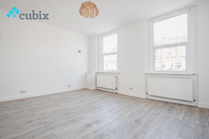 3 Bedroom Flat To Rent In Lee High Road, London, SE13