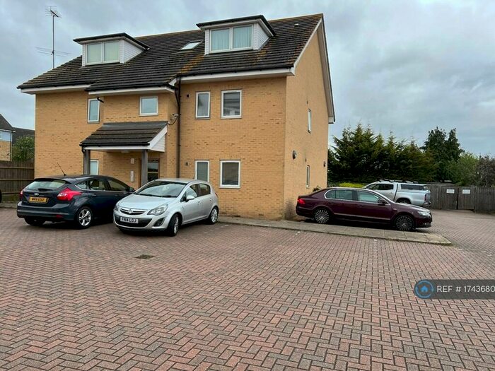 2 Bedroom Flat To Rent In Linden Court, Benfleet, SS7