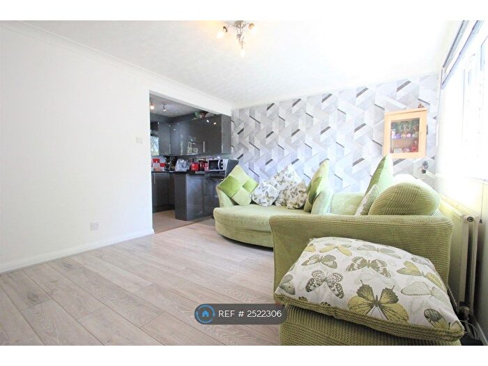 2 Bedroom Maisonette To Rent In Padcroft Road, West Drayton, UB7