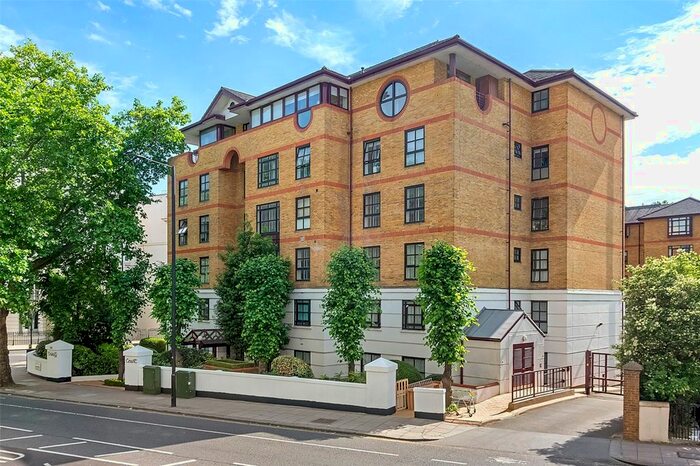 3 Bedroom Flat To Rent In Trinity Court, A Gloucester Terrace, London, W2