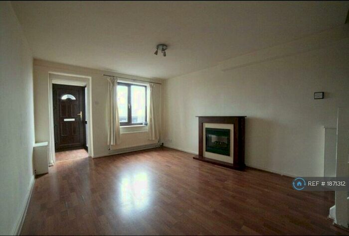 2 Bedroom Maisonette To Rent In Russell Street, Chadderton, Oldham, OL9