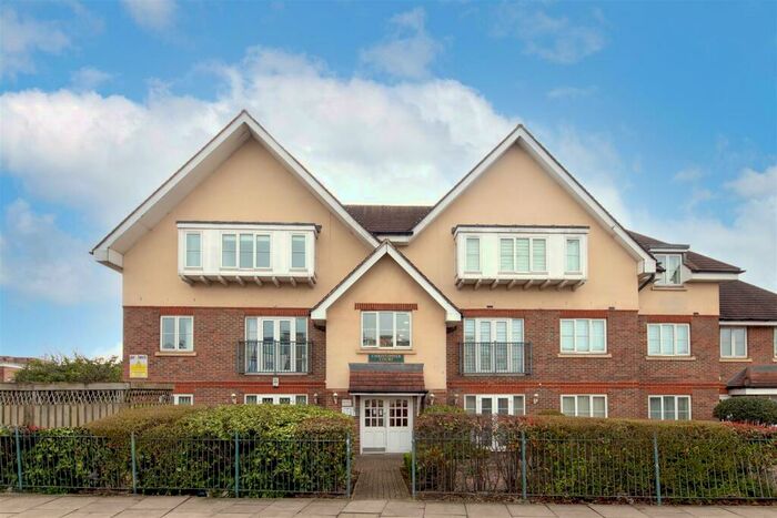 2 Bedroom Flat To Rent In Great North Way, London, NW4