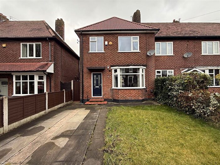 3 Bedroom End Terrace House For Sale In Ash Grove, Stalybridge, SK15