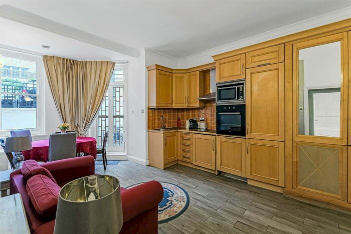 2 Bedroom Flat To Rent In Queen's Gate, London, SW7