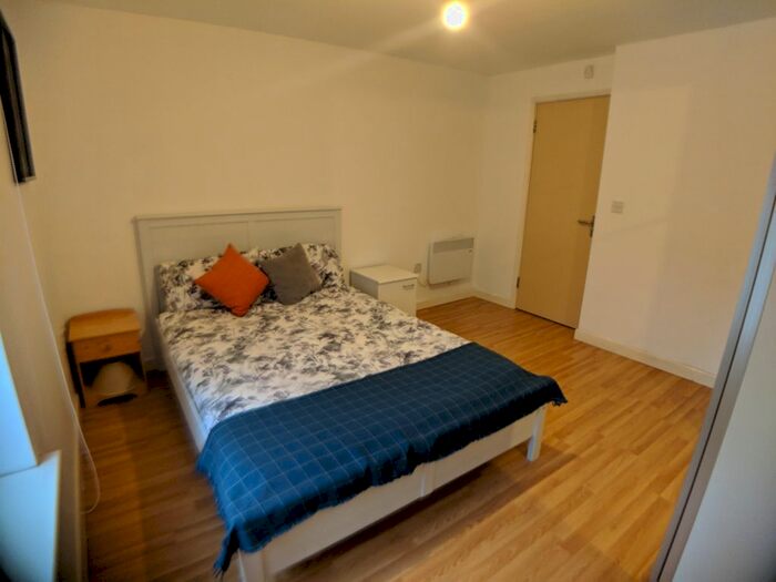 2 Bedroom Flat To Rent In Barlow Moor Road, Didsbury, Manchester, M20