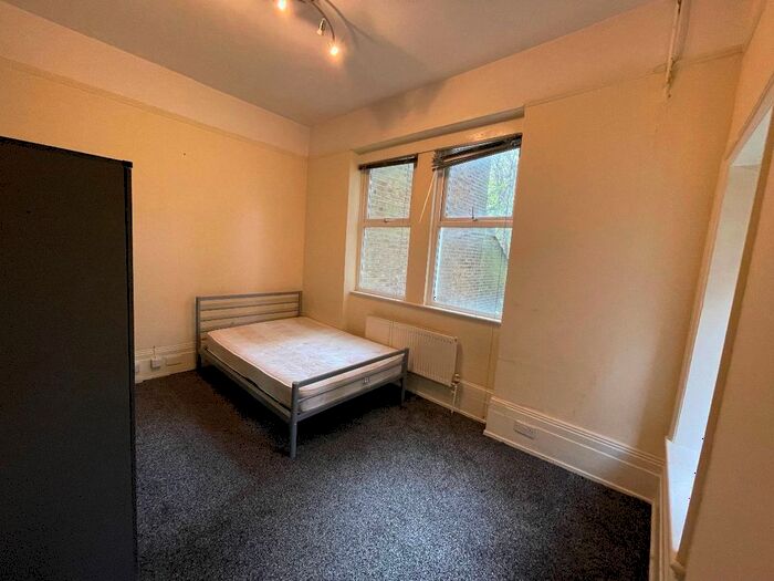 Studio To Rent In Birdhurst Road, South Croydon, CR2