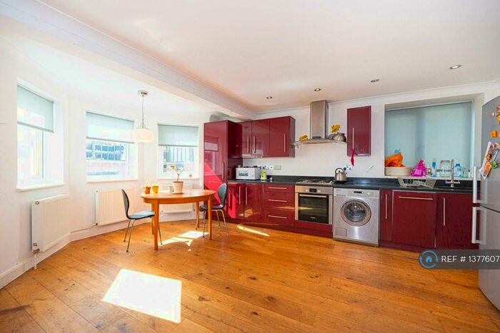 2 Bedroom Flat To Rent In Culverden Road, London, SW12