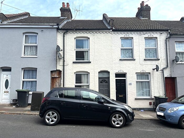 2 Bedroom Terraced House To Rent In Hampton Road, Luton, LU4