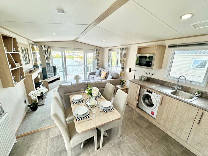 2 Bedroom Park Home For Sale In Colchester Road, St. Osyth, Clacton-On-Sea, CO16