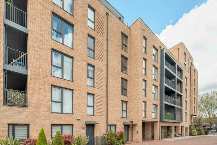 3 Bedroom Flat To Rent In Coleby House, Cricklewood, London, NW2