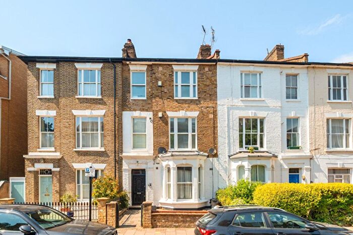 2 Bedroom Flat For Sale In Ashley Road, London, N19