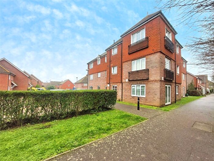 1 Bedroom Flat For Sale In Limehouse Court, Sittingbourne, Kent, ME10