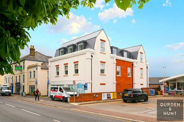 2 Bedroom Apartment To Rent In High Street, Ongar, CM5