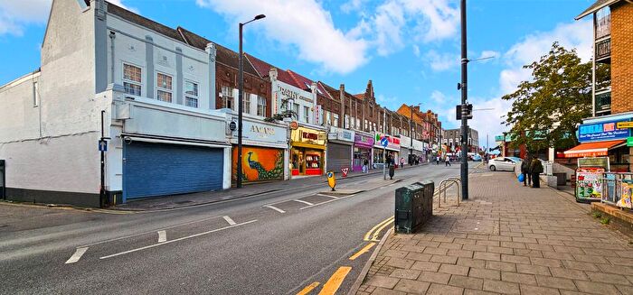 4 Bedroom Flat To Rent In Ealing Road, Wembley, HA0