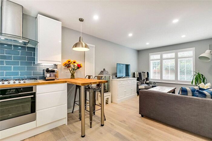 2 Bedroom Flat To Rent In Ashdown Way, London, SW17