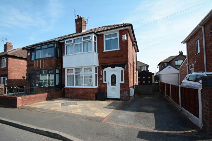 3 Bedroom Semi-Detached House For Sale In Davids Road, Droylsden, M43