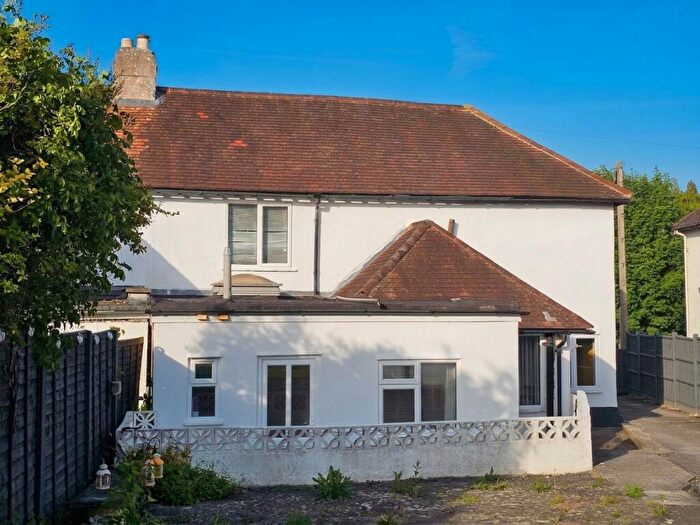 3 Bedroom Semi-Detached House To Rent In Kennington Road, Kennington, OX1