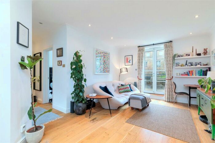 1 Bedroom Flat To Rent In Moore Court, Anderson Square, Angel, London, N1