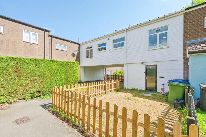 3 Bedroom Flat For Sale In Chapelon, Tamworth, B77