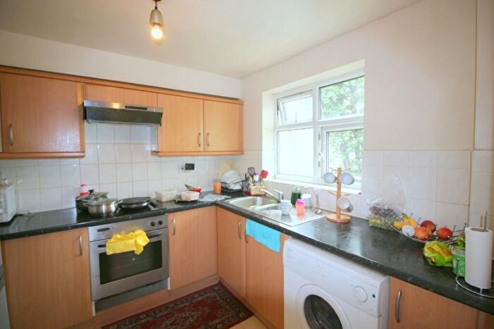 3 Bedroom Flat To Rent In Radlett Close, London, E7
