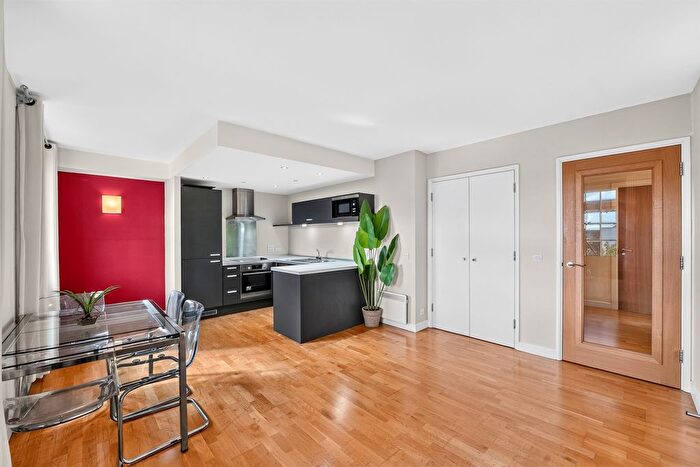 2 Bedroom Flat For Sale In Scott Avenue, London, SW15