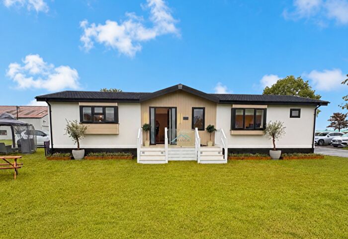 2 Bedroom Park Home For Sale In Bury St. Edmunds, Suffolk, IP31