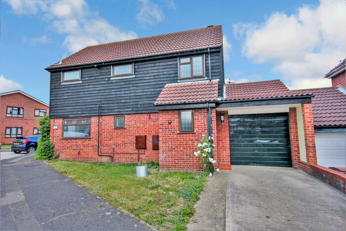 3 Bedroom Detached House To Rent In Clachar Close, Chelmer Village, CM2