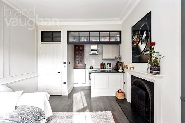 2 Bedroom Flat For Sale In Goldsmid Road, Hove, East Sussex, BN3