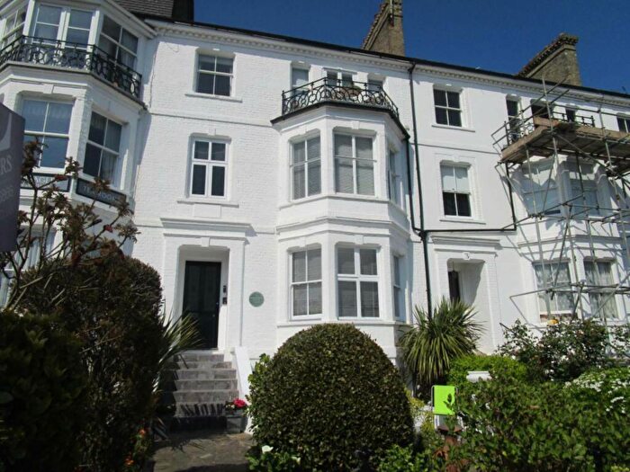 2 Bedroom Flat To Rent In Clifftown Parade, Southend On Sea, SS1