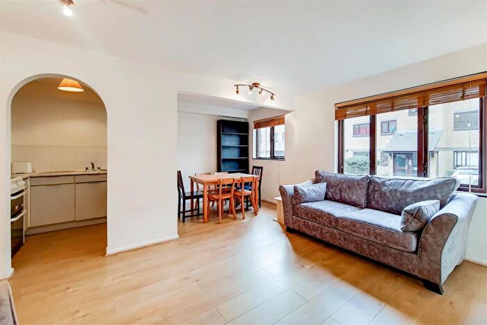 1 Bedroom Apartment To Rent In Transom Square, Isle Of Dogs, E14