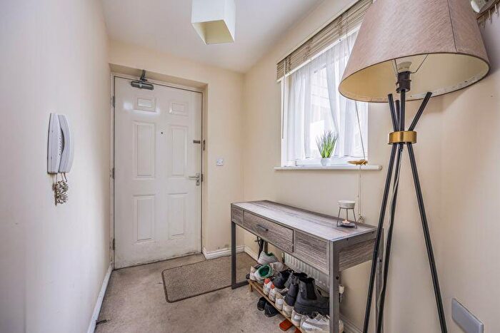 2 Bedroom Apartment To Rent In Tudor Crescent, Cosham, PO6