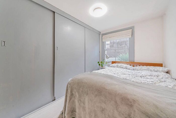 1 Bedroom Flat For Sale In Chesterton Road, North Kensington, London, W10