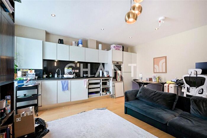 2 Bedroom Apartment To Rent In Alie Street, London, E1