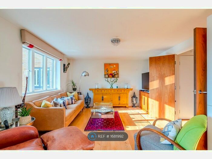 3 Bedroom Flat To Rent In Lanherne House, London, SW20