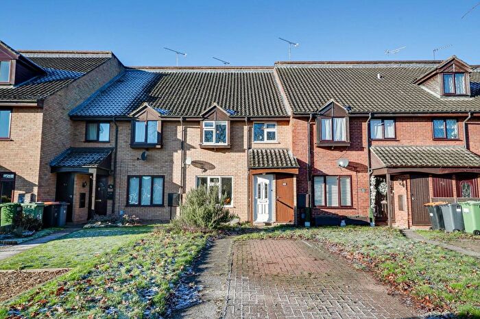 2 Bedroom Terraced House For Sale In Wyngates, Linslade, Leighton Buzzard, LU7