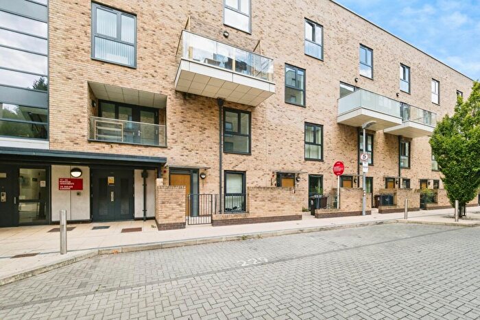 1 Bedroom Flat For Sale In Parade Gardens, Chingford, E4