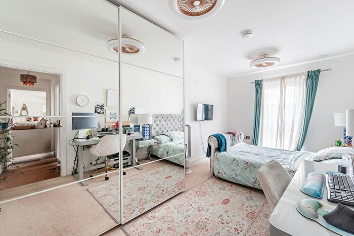 2 Bedroom Flat For Sale In Tranquil Lane, South Harrow, Harrow, HA2