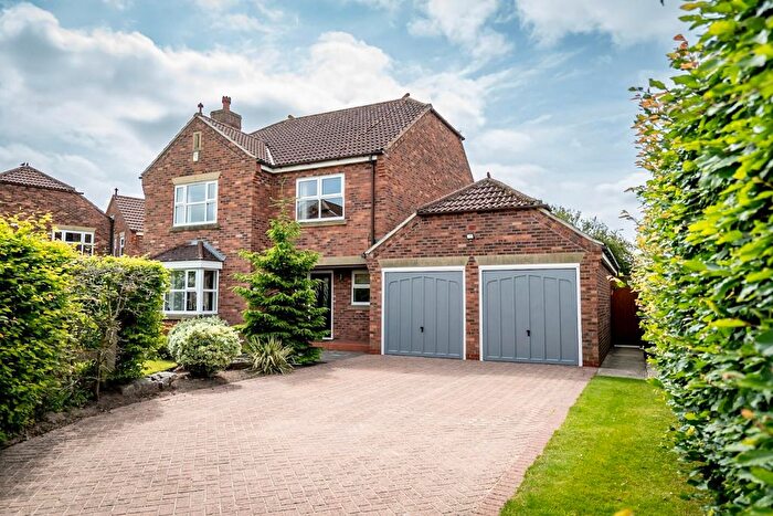 4 Bedroom Detached House For Sale In Lakeside, Acaster Malbis, York, YO23