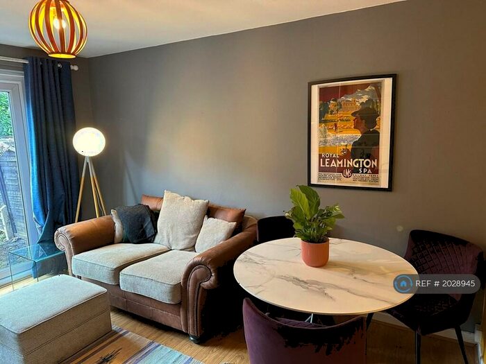 2 Bedroom Maisonette To Rent In Clifton Court, Leamington Spa, CV31