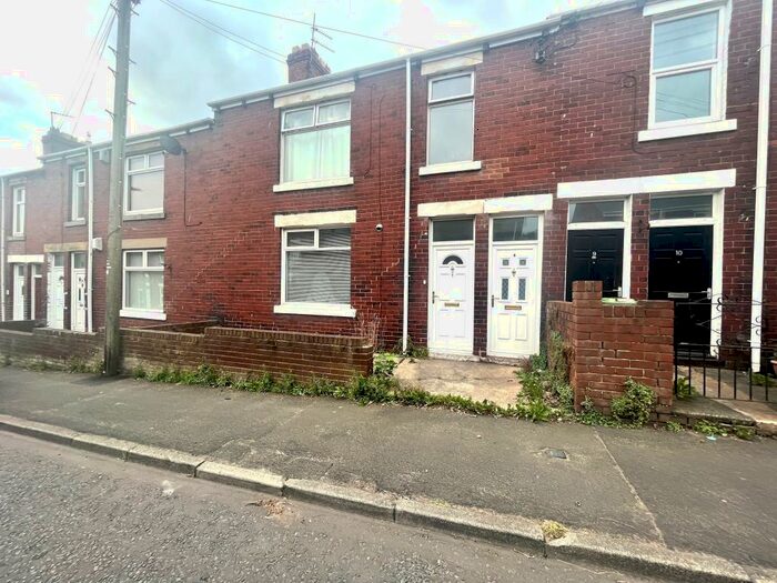 2 Bedroom Flat To Rent In Glen Terrace, Columbia, NE38