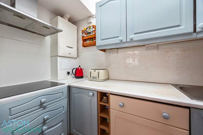 3 Bedroom End Of Terrace House For Sale In Kingsbury Road, Brighton, BN1