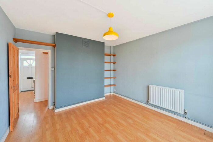 1 Bedroom Flat To Rent In Lordship Road, Stoke Newington, London, N16